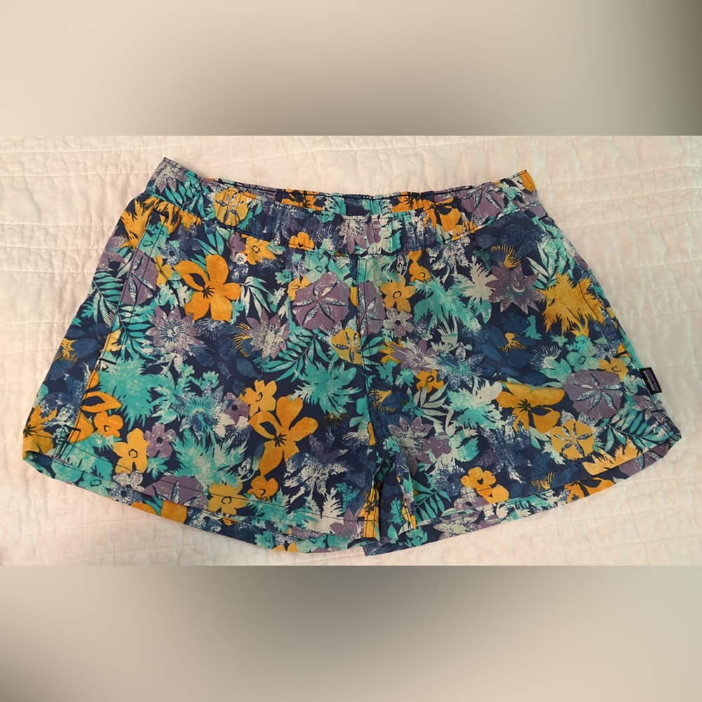 Patagonia barely baggies, women’s medium